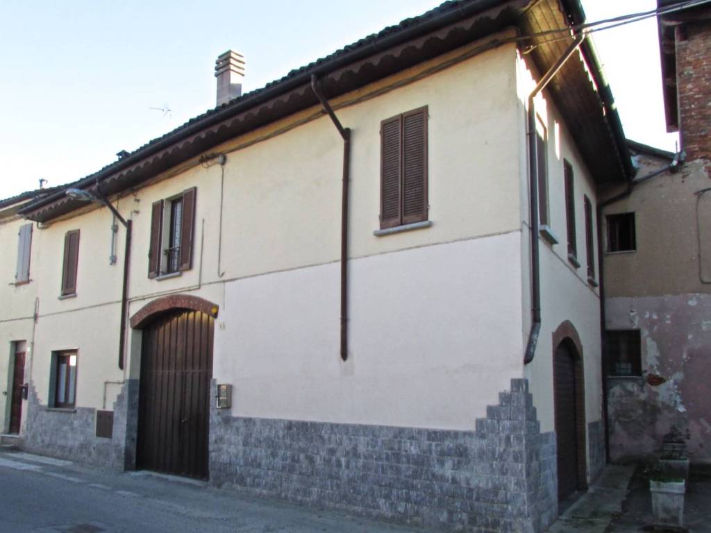casa indipendente in vendita a Dorno