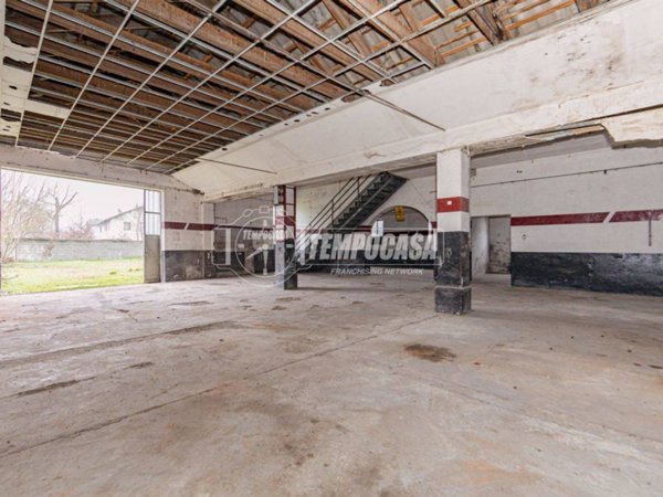 locale commerciale in vendita a Dorno