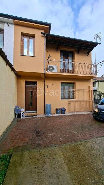 casa indipendente in vendita a Dorno