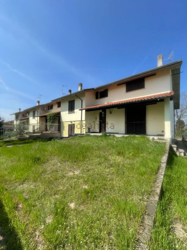 casa indipendente in vendita a Dorno