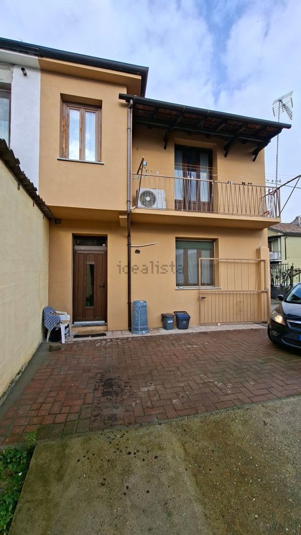 casa indipendente in vendita a Dorno