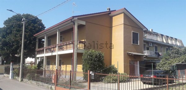 casa indipendente in vendita a Dorno