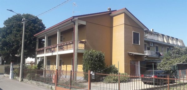 casa indipendente in vendita a Dorno