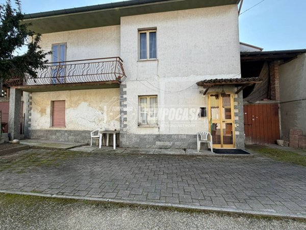 casa indipendente in vendita a Dorno