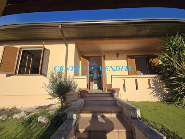 casa indipendente in vendita a Dorno