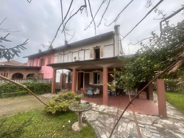 casa indipendente in vendita a Dorno