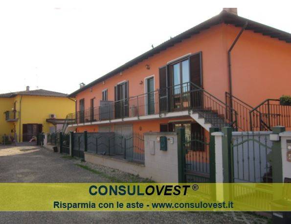 casa indipendente in vendita a Dorno