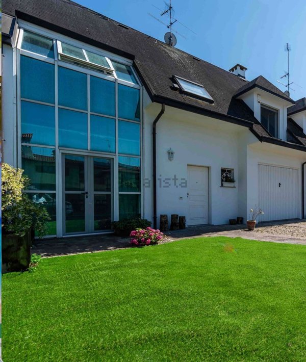 casa indipendente in vendita a Dorno