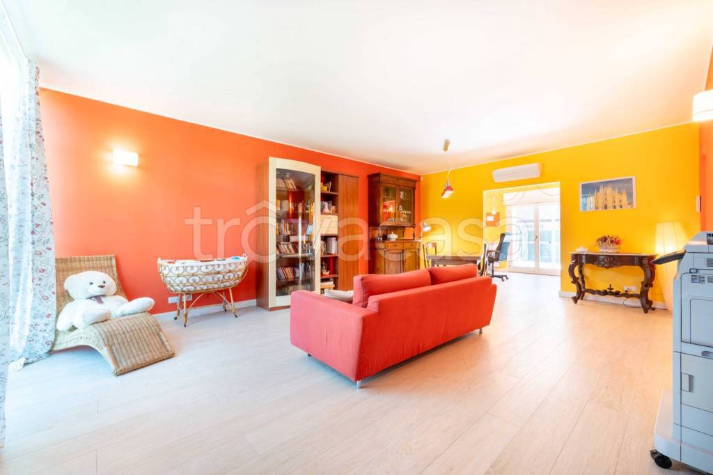 casa indipendente in vendita a Dorno