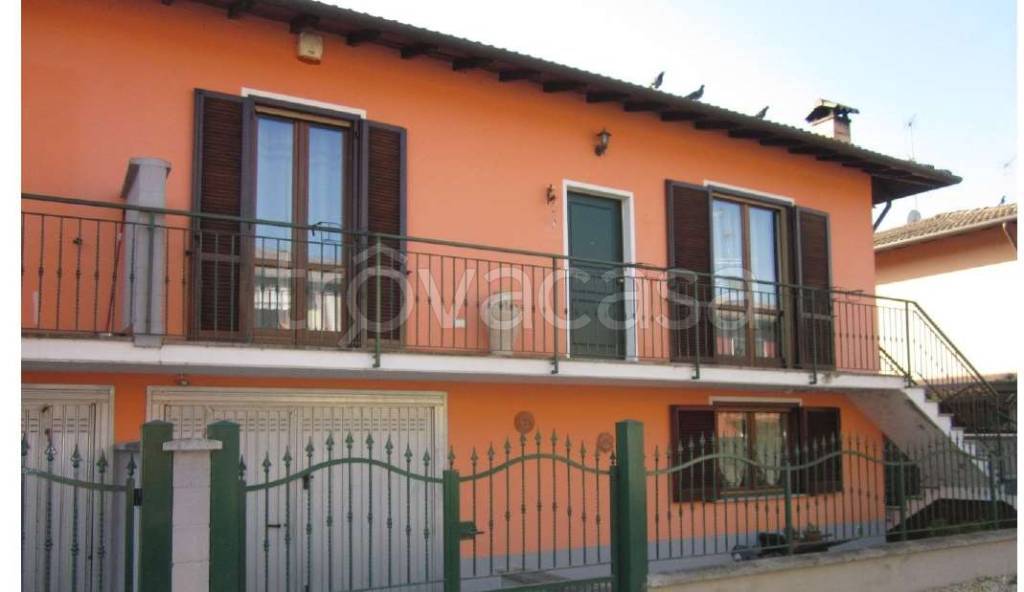 casa indipendente in vendita a Dorno