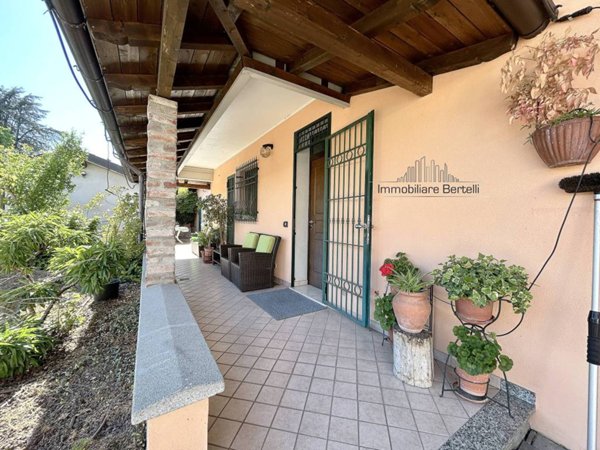 casa indipendente in vendita a Dorno
