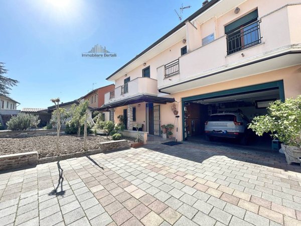 casa indipendente in vendita a Dorno