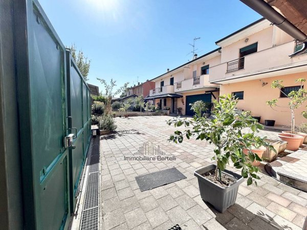 casa indipendente in vendita a Dorno