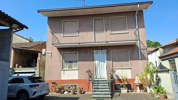 casa indipendente in vendita a Dorno