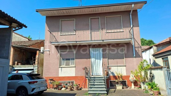 casa indipendente in vendita a Dorno