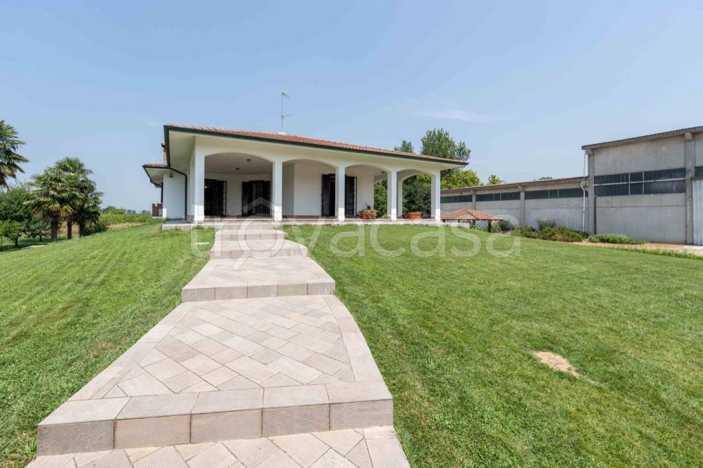 casa indipendente in vendita a Dorno