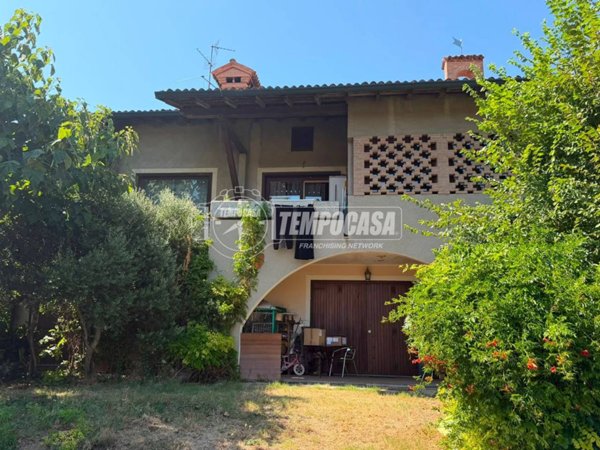 casa indipendente in vendita a Dorno