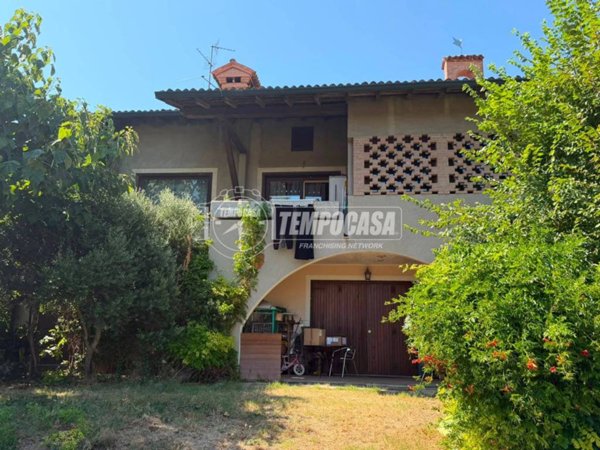 casa indipendente in vendita a Dorno