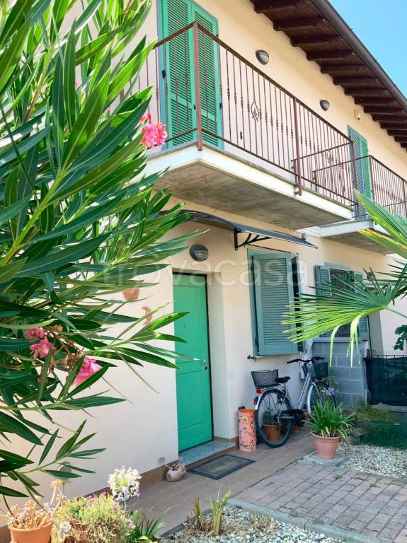casa indipendente in vendita a Dorno