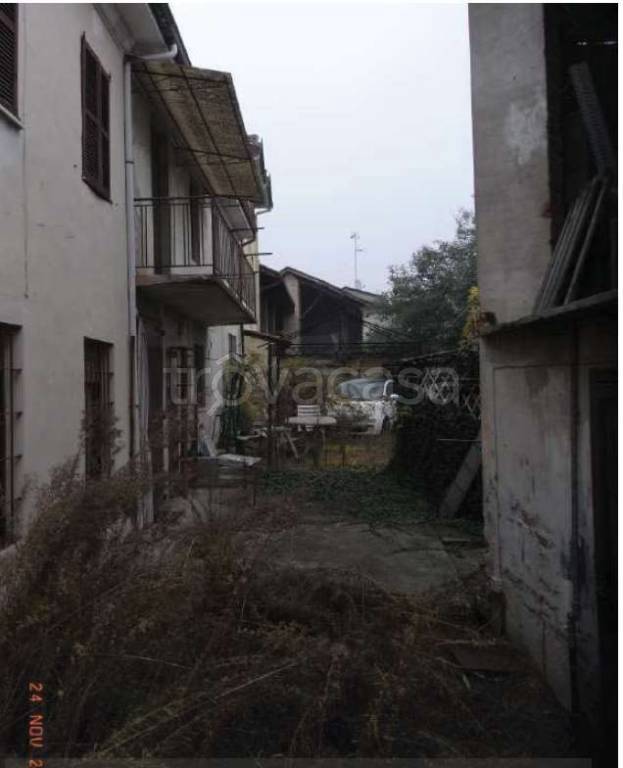 casa indipendente in vendita a Dorno