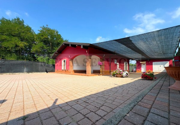 casa indipendente in vendita a Dorno