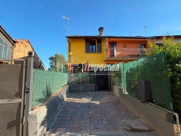 casa indipendente in vendita a Dorno