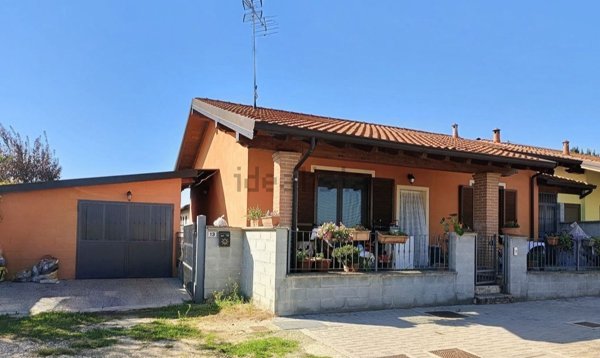 casa indipendente in vendita a Dorno