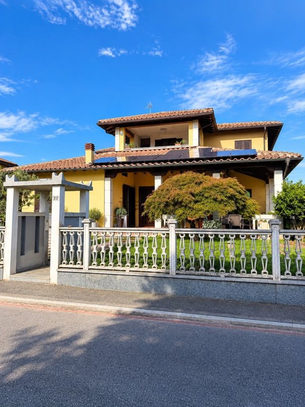 casa indipendente in vendita a Dorno