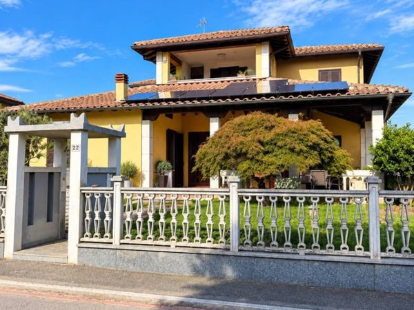 casa indipendente in vendita a Dorno