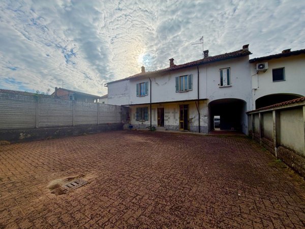 casa indipendente in vendita a Dorno