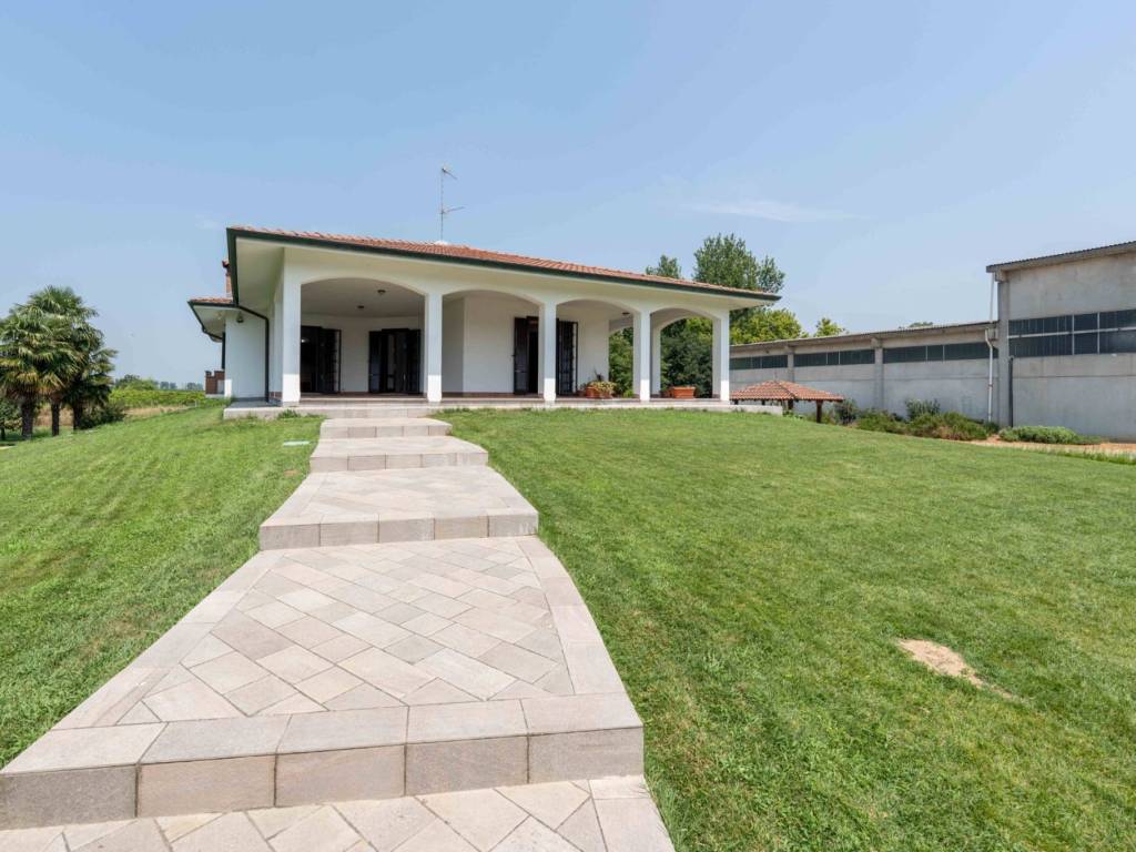 casa indipendente in vendita a Dorno