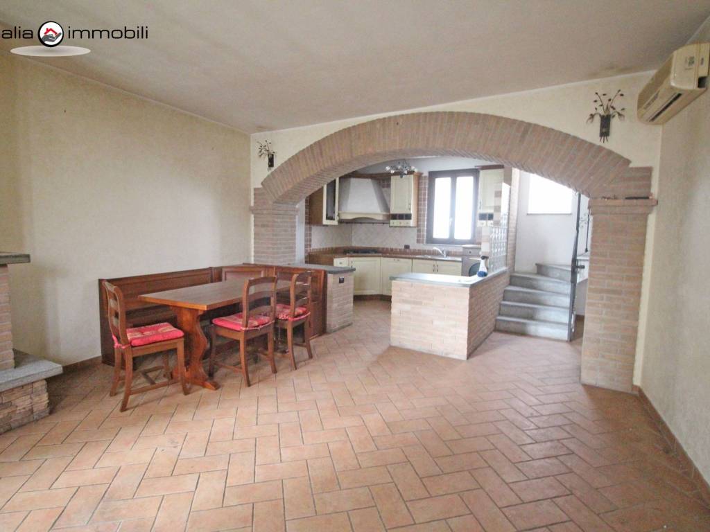 casa indipendente in vendita a Dorno