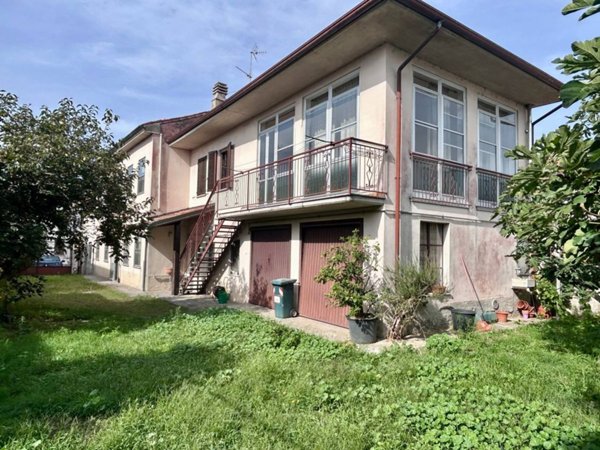 casa indipendente in vendita a Dorno