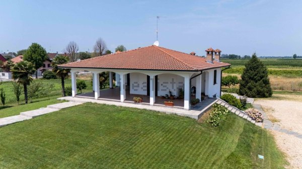 casa indipendente in vendita a Dorno