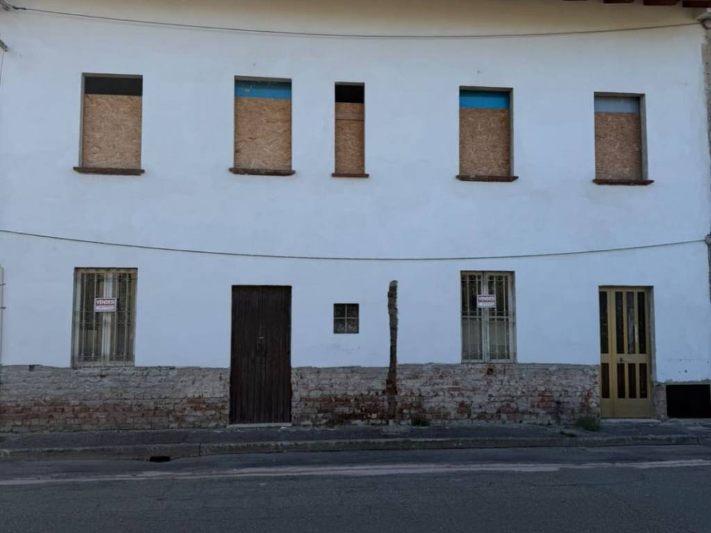casa indipendente in vendita a Dorno
