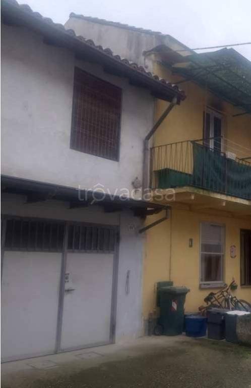 casa indipendente in vendita a Dorno