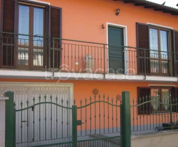 casa indipendente in vendita a Dorno