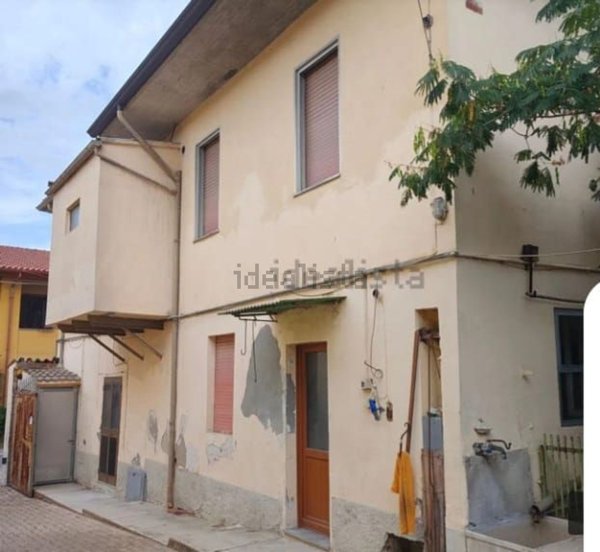 casa indipendente in vendita a Dorno