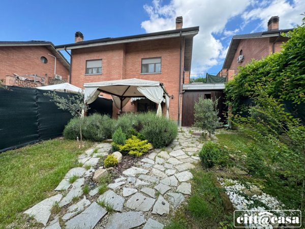 casa indipendente in vendita a Lauriano