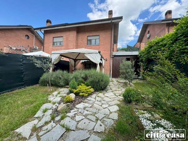 casa indipendente in vendita a Lauriano