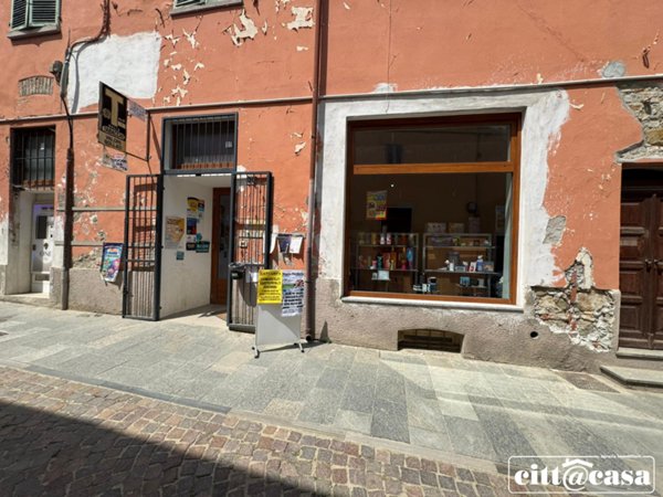 locale commerciale in vendita a Lauriano