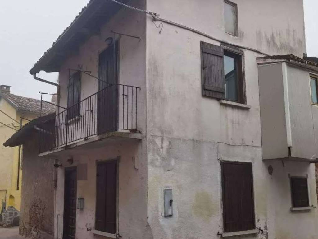 casa indipendente in vendita a Lauriano