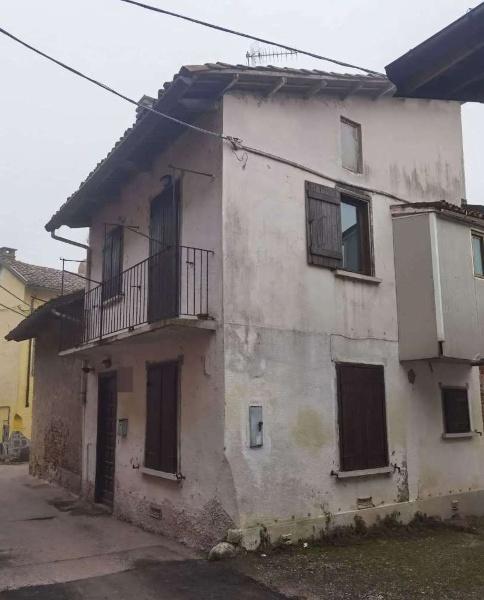 casa indipendente in vendita a Lauriano