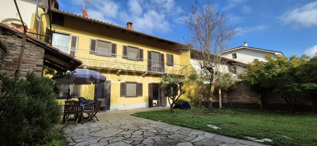 casa indipendente in vendita a Lauriano