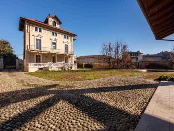 negozio in vendita a Lauriano