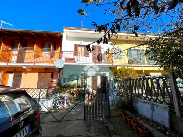 casa semindipendente in vendita a Lauriano