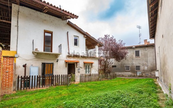 casa semindipendente in vendita a Lauriano