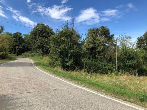 terreno edificabile in vendita a Lauriano