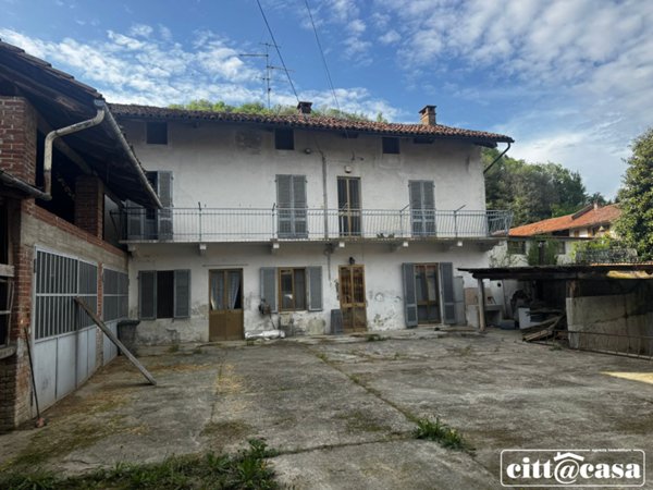 casale in vendita a Lauriano