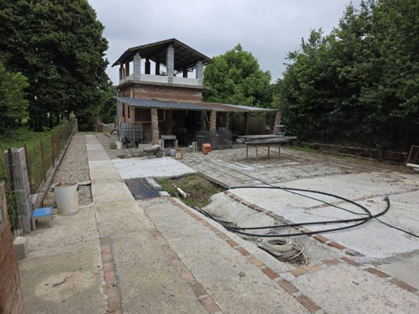 casa indipendente in vendita a Lauriano